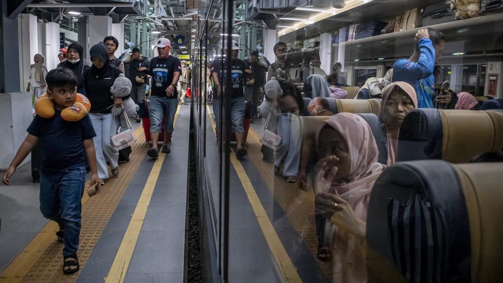 Cara Cek Daftar Kereta yang Masuk Flash Sale HUT KAI 2025