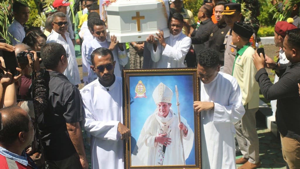 Apa Itu Uskup Emeritus dalam Gereja Katolik? Ini Penjelasannya