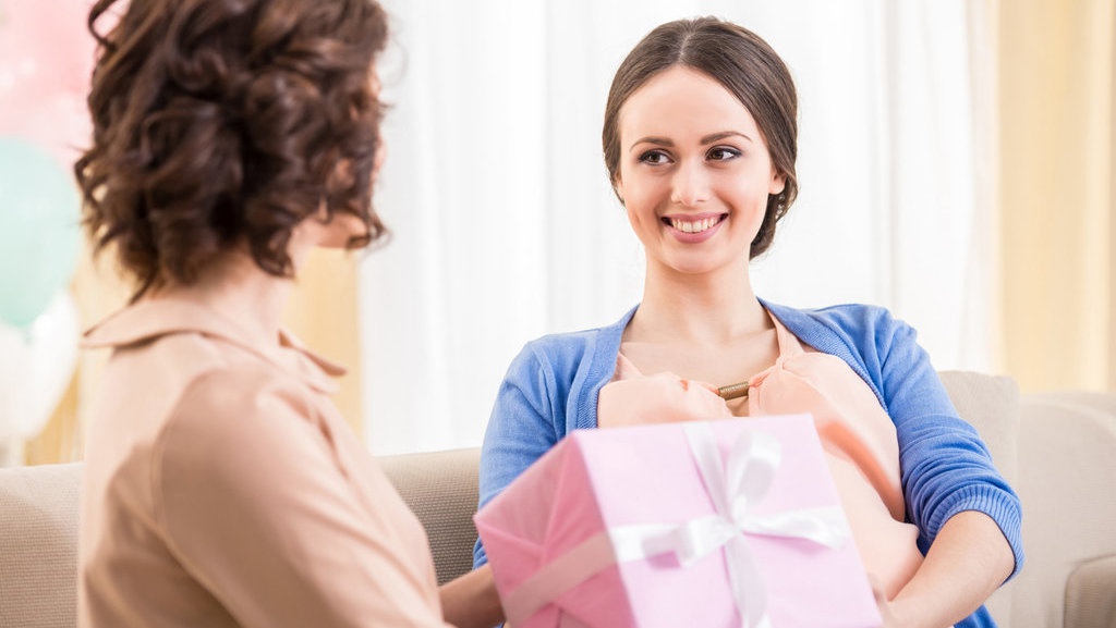 20 Rekomendasi Ide Kado untuk Ibu Melahirkan yang Bermanfaat
