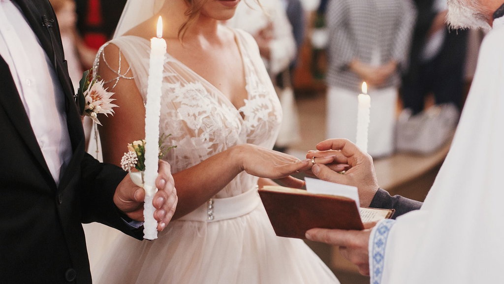 40 Ayat Alkitab tentang Kasih dan Cinta dalam Pernikahan Kristen 40 Ayat Alkitab tentang Kasih dan Cinta dalam Pernikahan Kristen