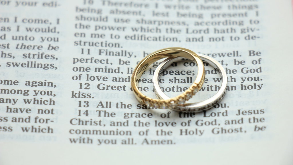 15 Ayat Alkitab tentang Cinta atau Pernikahan Beda Agama 15 Ayat Alkitab tentang Cinta atau Pernikahan Beda Agama