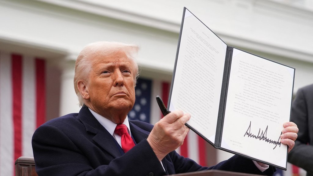 Trump Sahkan RUU Akhiri Shutdown Terpanjang dalam Sejarah AS Trump Sahkan RUU Akhiri Shutdown Terpanjang dalam Sejarah AS