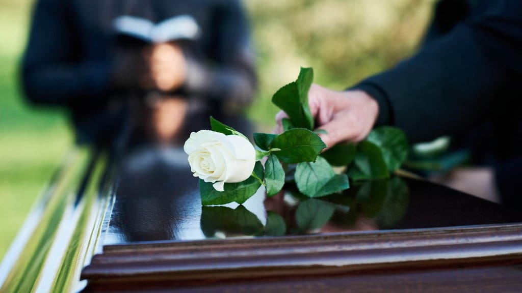 30 Ayat Alkitab untuk Orang Meninggal dan Mengingat Kematian