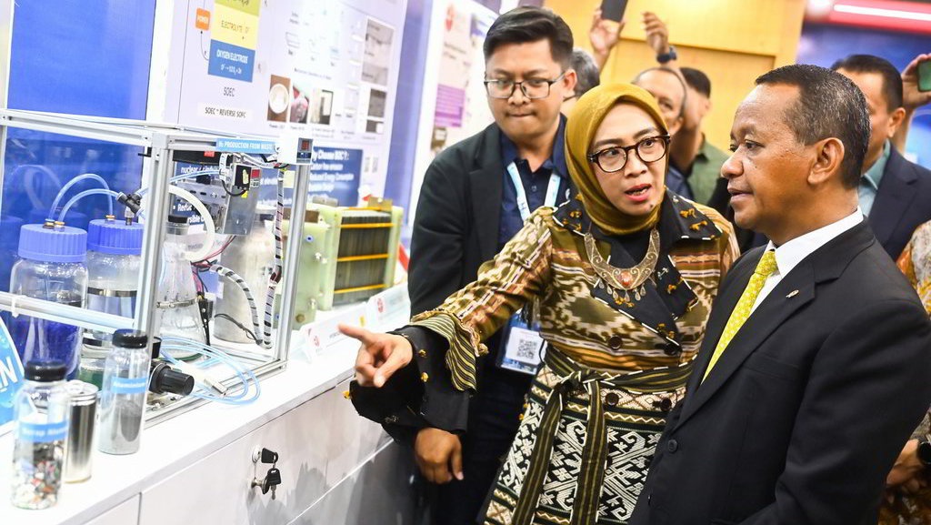 ESDM Sebut Proyek PLTS Apung Terbesar Sumatera Ditentang Warga ESDM Sebut Proyek PLTS Apung Terbesar Sumatera Ditentang Warga