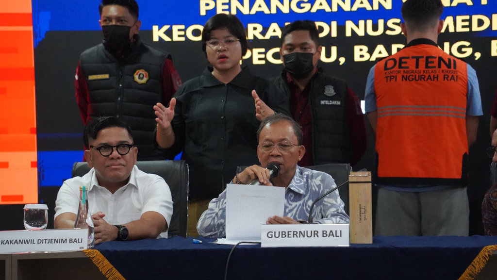 Imigrasi Deportasi WN AS yang Mengamuk di Bali Imigrasi Deportasi WN AS yang Mengamuk di Bali