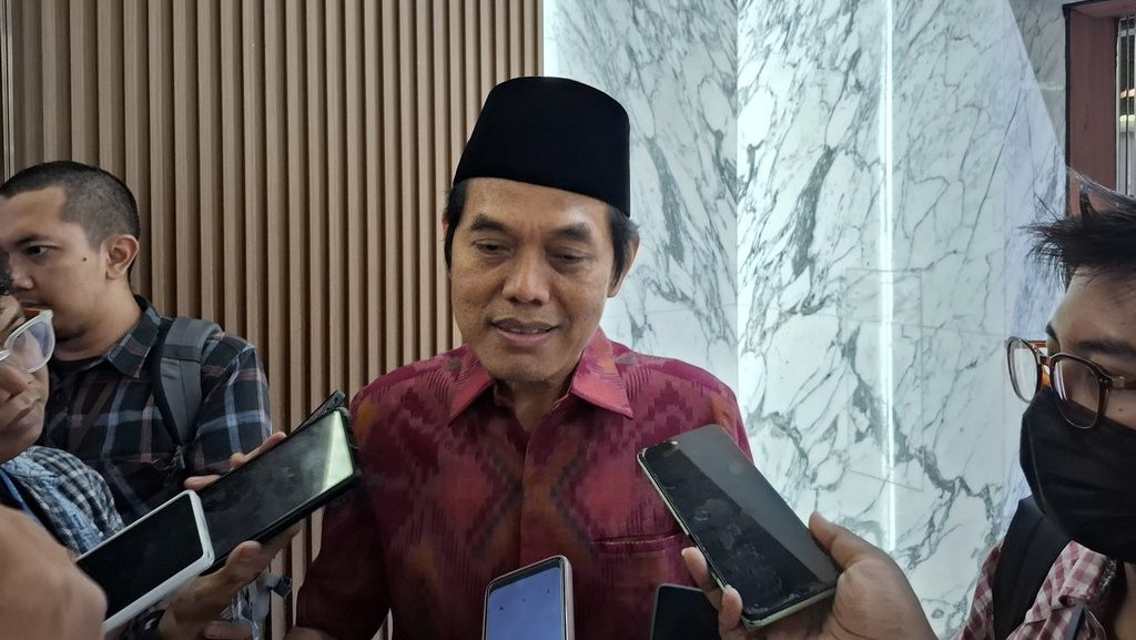 Komisi II Ungkap Alasan Anggota DPR RI Ada yang Lulusan SMA Komisi II Ungkap Alasan Anggota DPR RI Ada yang Lulusan SMA
