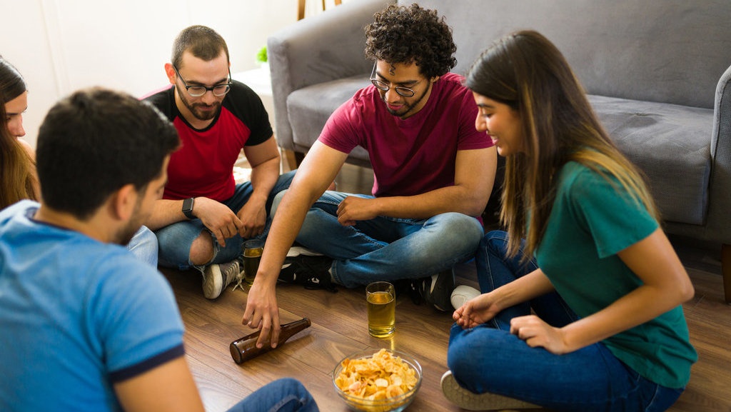 120 Pertanyaan Truth or Dare Lucu dan Bikin Momen Tambah Seru 120 Pertanyaan Truth or Dare Lucu dan Bikin Momen Tambah Seru