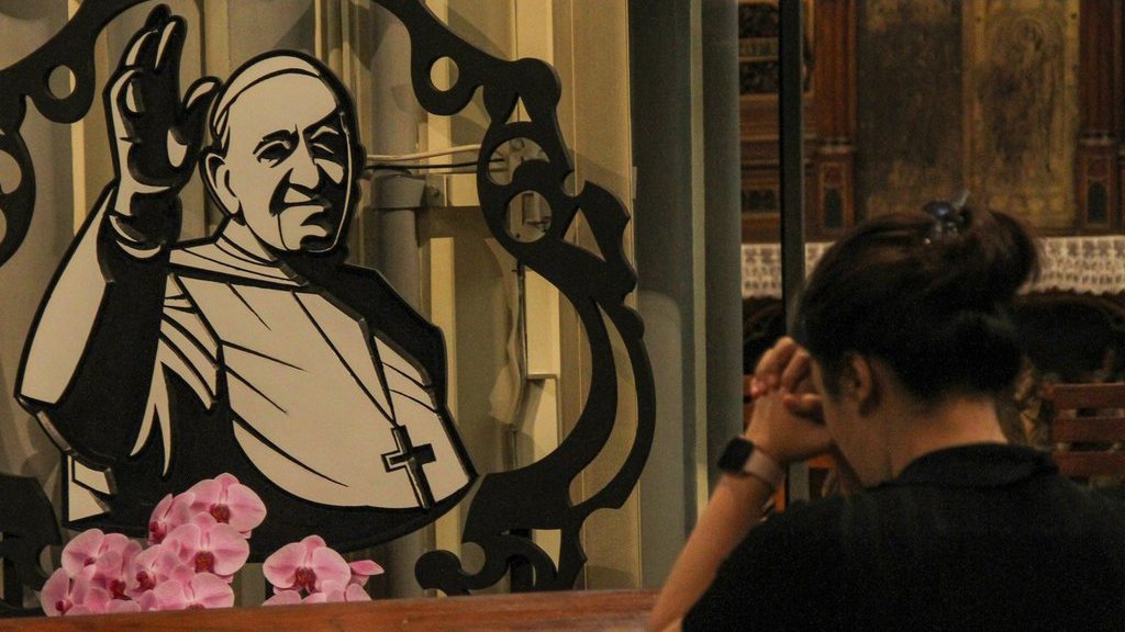 Lewat Layar Televisi, Saya Menyaksikan Bapa Suci