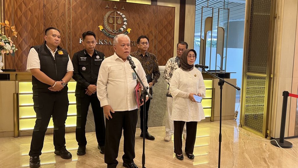 Kejagung Klaim Tak Antikritik Terkait Status Tersangka Bos JakTV Kejagung Klaim Tak Antikritik Terkait Status Tersangka Bos JakTV