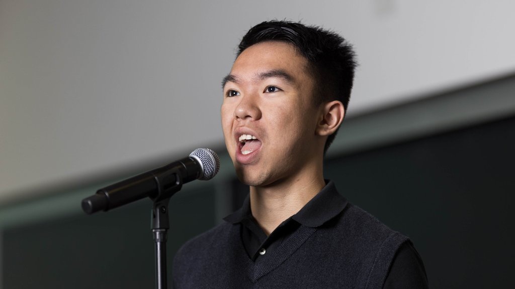 5 Contoh Pidato Bahasa Inggris Tema Percaya Diri & Artinya