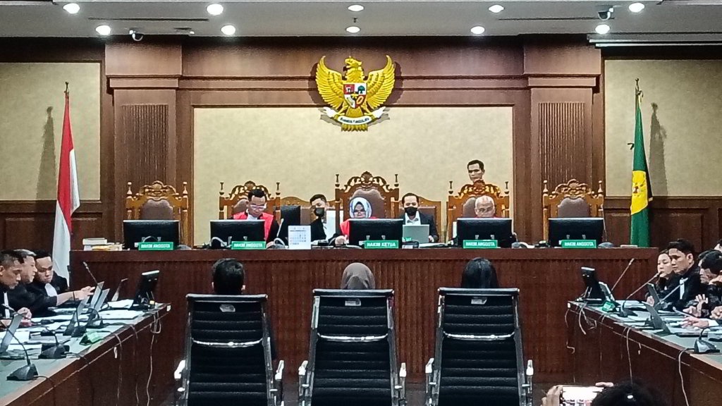 Istri & 2 Anak Zarof Ricar Bersaksi untuk Ayahnya Tak Disumpah Istri & 2 Anak Zarof Ricar Bersaksi untuk Ayahnya Tak Disumpah