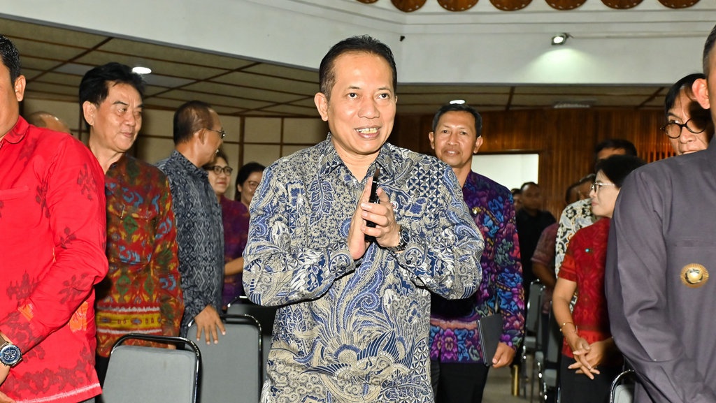 Menkop Sebut Ide Kopdes Merah-Putih Dicetuskan Prabowo Tiba-tiba Menkop Sebut Ide Kopdes Merah-Putih Dicetuskan Prabowo Tiba-tiba