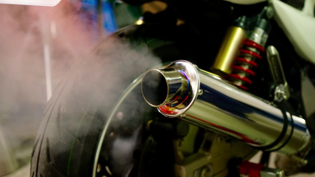 9 Cara Mudah Mengatasi Motor Ngebul Tanpa Bongkar Mesin