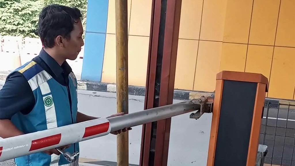 Jasamarga Polisikan Penerobos Portal di Gerbang Tol Gayamsari Jasamarga Polisikan Penerobos Portal di Gerbang Tol Gayamsari