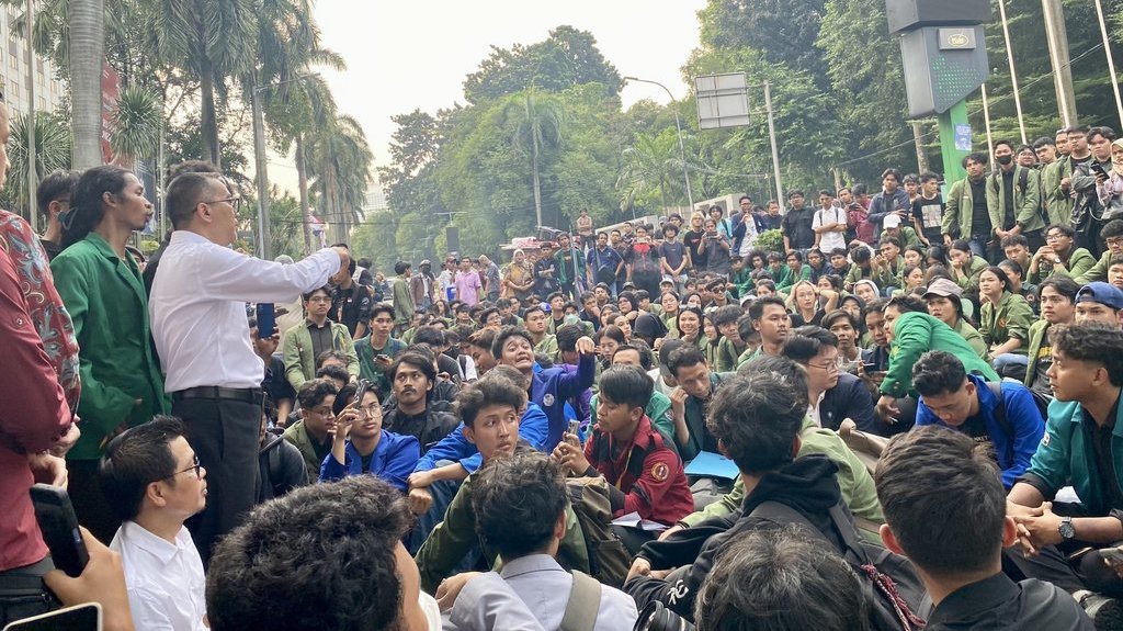 Temui Massa Mahasiswa, Mendikti Jamin Tak Ada Kenaikan UKT
