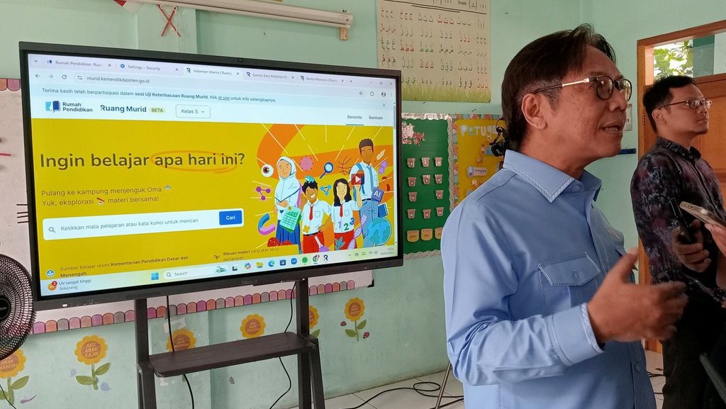 PCO: Sekolah akan Dapat Papan Belajar Interaktif secara Bertahap PCO: Sekolah akan Dapat Papan Belajar Interaktif secara Bertahap