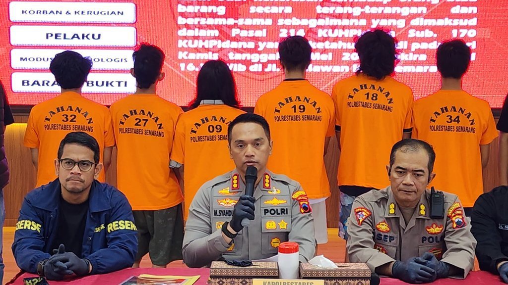 Akademisi KIKA Minta 6 Pedemo Aksi May Day Semarang Dibebaskan Akademisi KIKA Minta 6 Pedemo Aksi May Day Semarang Dibebaskan