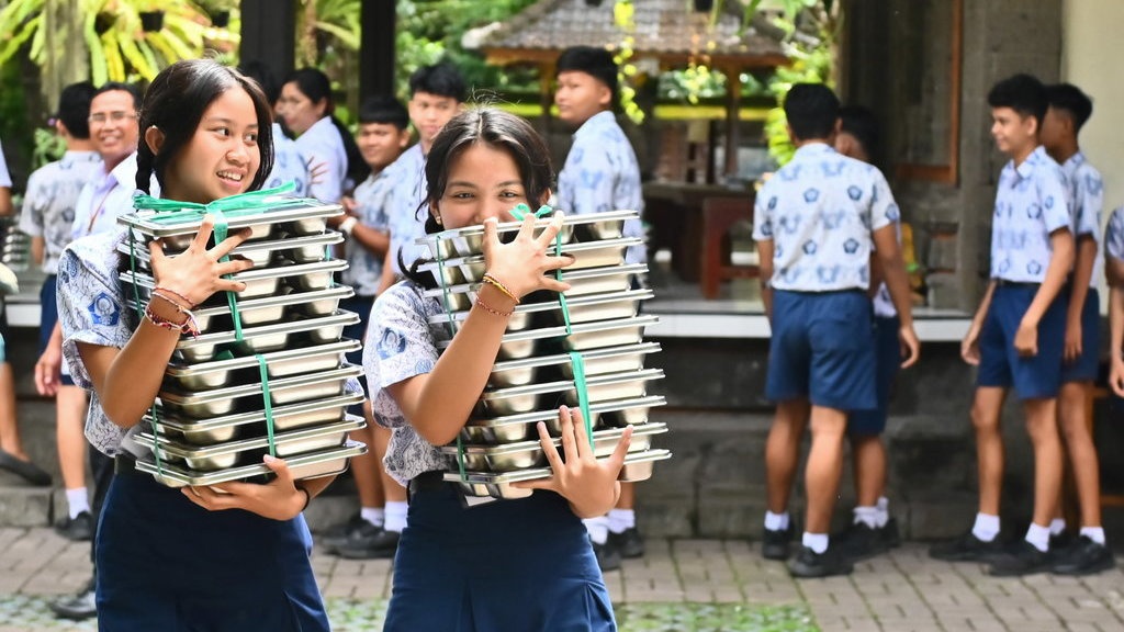OJK Sebut MBG Bakal Dijamin Asuransi karena Marak Keracunan OJK Sebut MBG Bakal Dijamin Asuransi karena Marak Keracunan