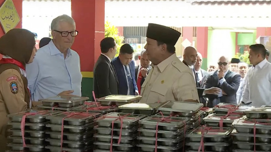 Prabowo Ajak Bill Gates Tinjau Program MBG di SDN Jati 03