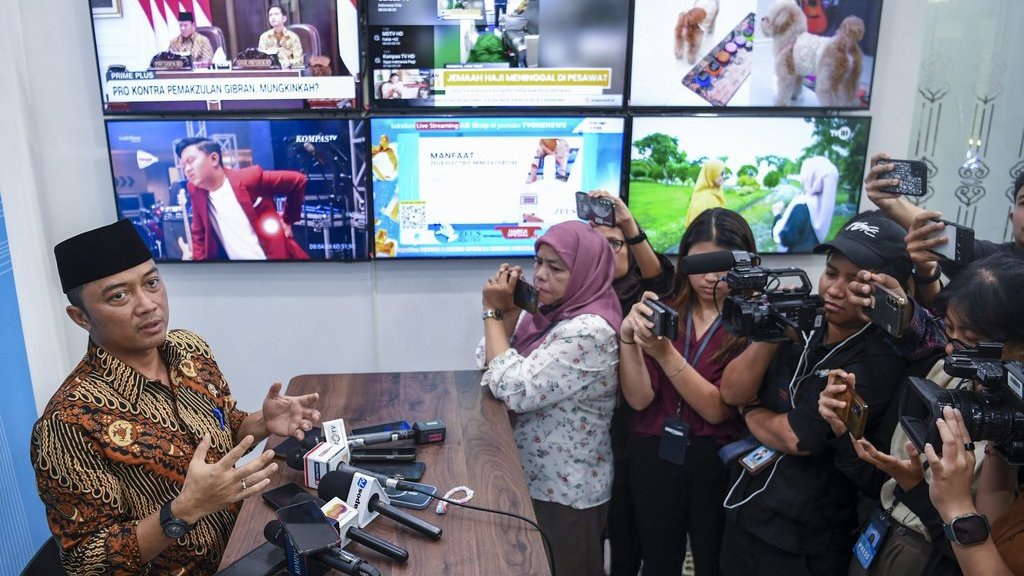 Mensesneg soal Anggaran Mobil Pejabat Rp1 M: Itu Standar Biaya Mensesneg soal Anggaran Mobil Pejabat Rp1 M: Itu Standar Biaya