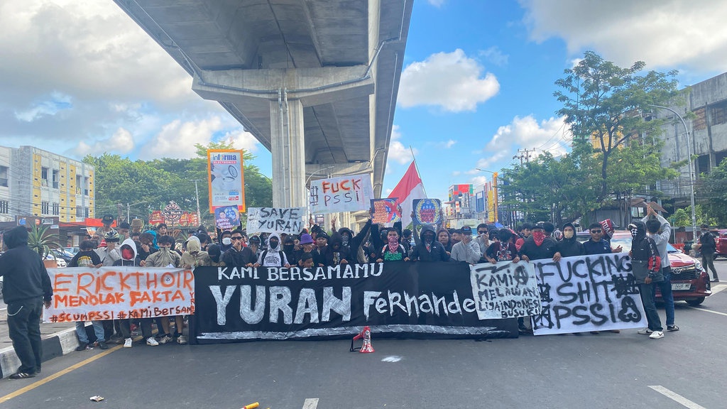 Suporter PSM Gelar Aksi Protes Sanksi Komdis PSSI ke Yuran Suporter PSM Gelar Aksi Protes Sanksi Komdis PSSI ke Yuran