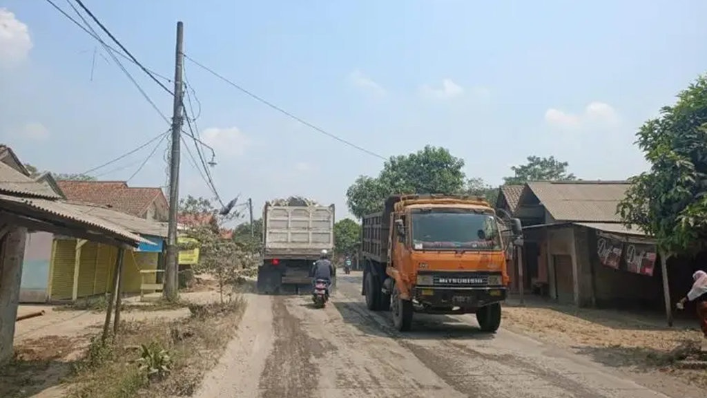 Perbaikan Jalur Tambang & Rekayasa Lalu Lintas di Parungpanjang Perbaikan Jalur Tambang & Rekayasa Lalu Lintas di Parungpanjang