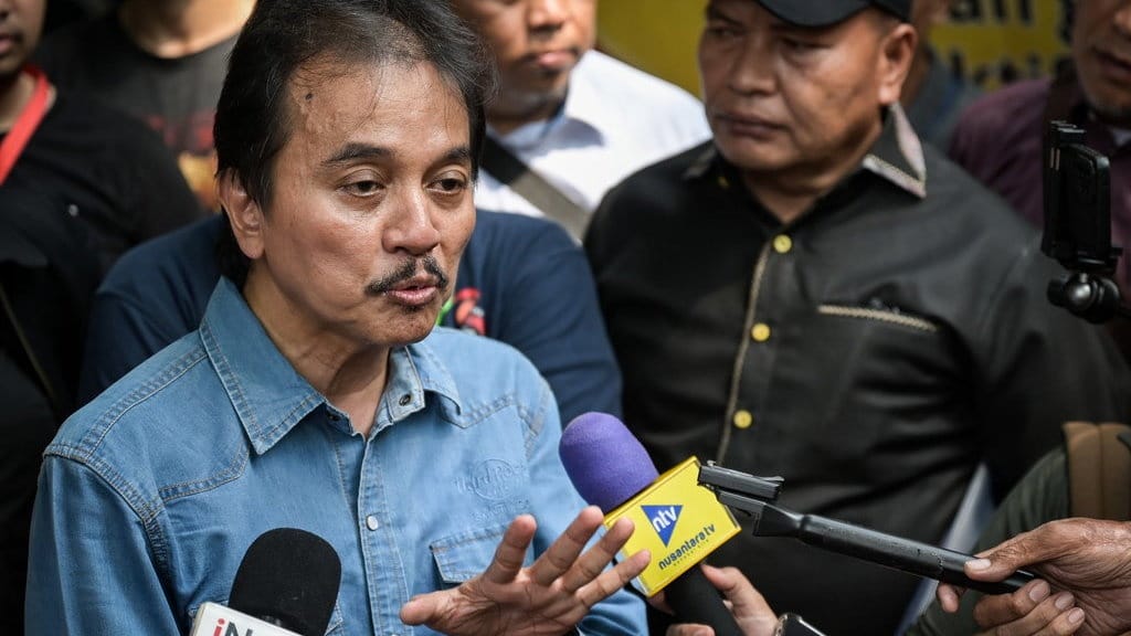 Roy Suryo dkk Kini Bidik Gibran yang Disebut Tak Ada Ijazah SMA Roy Suryo dkk Kini Bidik Gibran yang Disebut Tak Ada Ijazah SMA