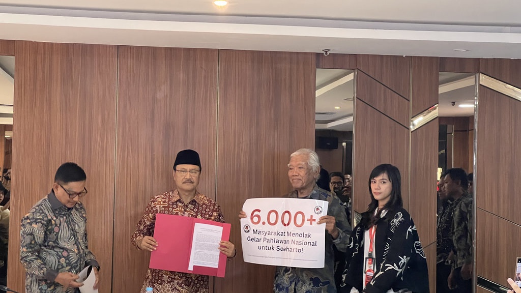 Gemas Datangi Mensos Sampaikan Penolakan Gelar Pahlawan Soeharto
