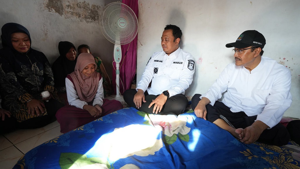 Calon Siswa Sekolah Rakyat Bacakan Puisi untuk Presiden