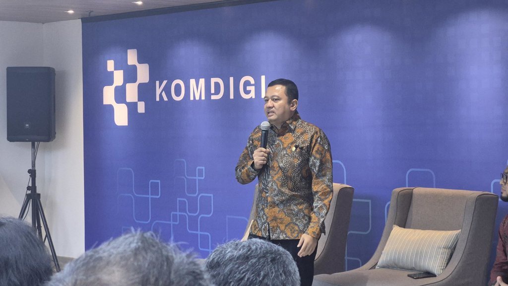 Komdigi akan Wajibkan e-SIM Pakai Biometrik demi Cegah Spam Call