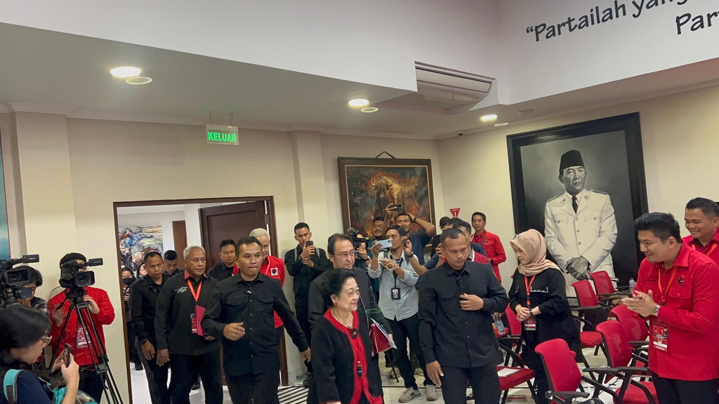 Megawati Beri Pengarahan kepada Kepala Daerah Kader PDIP Megawati Beri Pengarahan kepada Kepala Daerah Kader PDIP