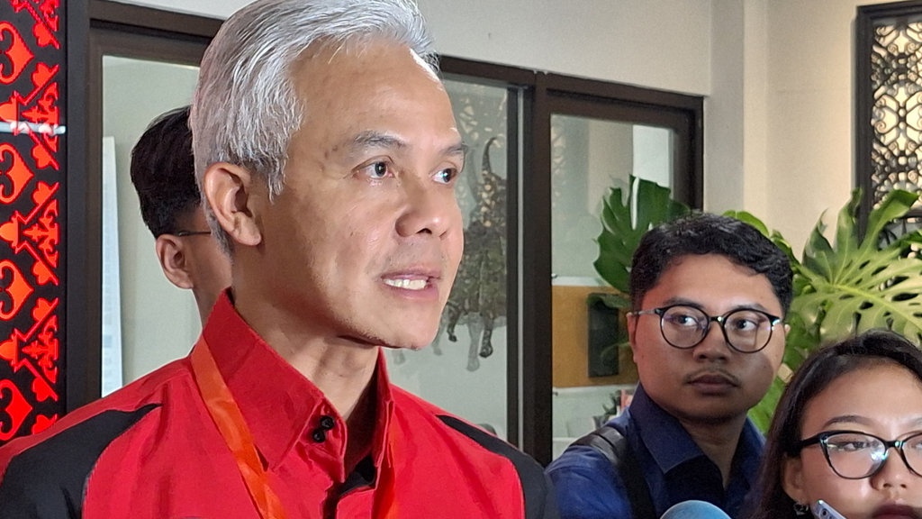 Pramono Absen Pembekalan Kepala Daerah PDIP, Ganjar: Mau Haji