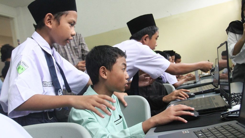 iPad di Sekolah Rakyat: Kemajuan atau Kesalahan Langkah? iPad di Sekolah Rakyat: Kemajuan atau Kesalahan Langkah?