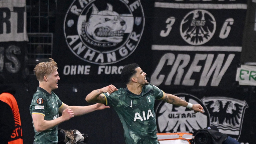 Prediksi Leeds vs Tottenham EPL 2025: Modal Bagus di Kandang Prediksi Leeds vs Tottenham EPL 2025: Modal Bagus di Kandang