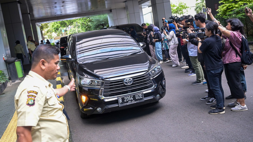 KPK Sita 3 Unit Mobil Usai Geledah Kantor Kemnaker KPK Sita 3 Unit Mobil Usai Geledah Kantor Kemnaker