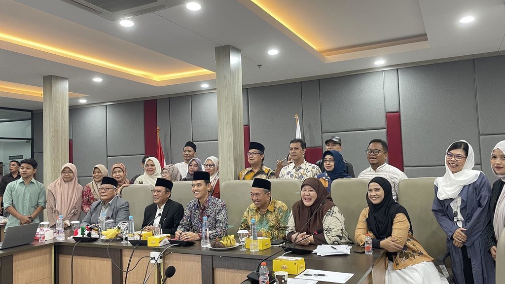 Riset IHW-BRIN: Fatwa MUI Boikot Israel Bangkitkan Produk Lokal Riset IHW-BRIN: Fatwa MUI Boikot Israel Bangkitkan Produk Lokal