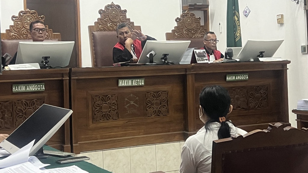 Terdakwa Judol Komdigi Mengaku Lost Contact dengan Suami Terdakwa Judol Komdigi Mengaku Lost Contact dengan Suami