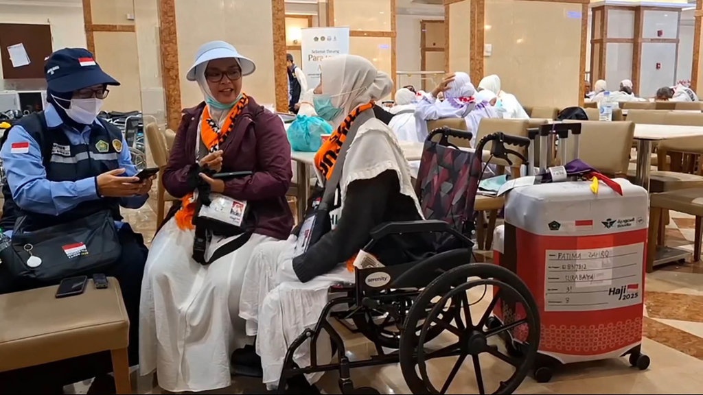 Reunifikasi Cinta, Kisah Fatimah Berhaji Bareng Ibu Disabilitas