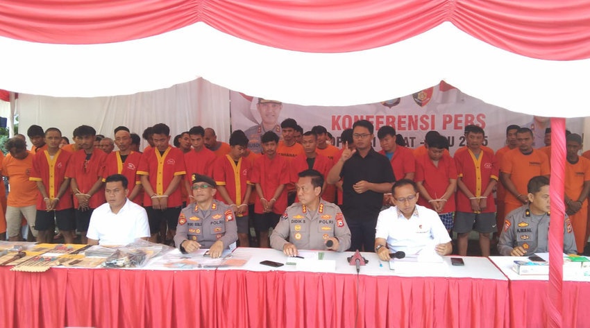 Polda Sulsel Tangkap 844 Pelaku Kejahatan dalam Pekat Lipu 2025 Polda Sulsel Tangkap 844 Pelaku Kejahatan dalam Pekat Lipu 2025