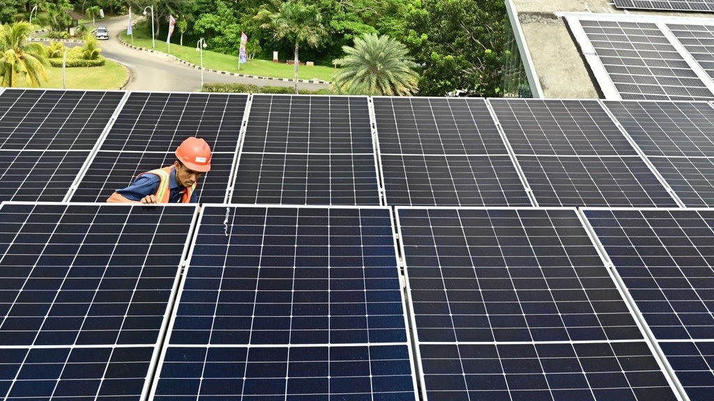 ESDM Sebut Kapasitas Terpasang PLTS Capai 1 GW di Tahun Ini ESDM Sebut Kapasitas Terpasang PLTS Capai 1 GW di Tahun Ini