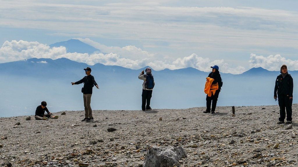 Petualangan Seru di Gunung Papandayan