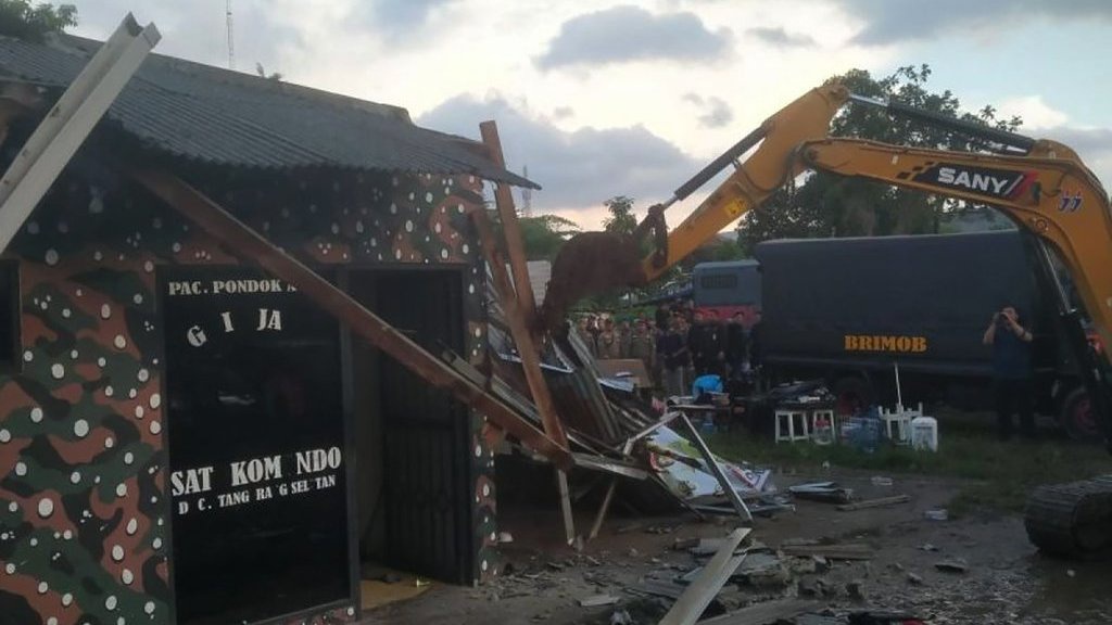 Polisi Bongkar Markas GRIB Jaya yang Berdiri di Tanah BMKG