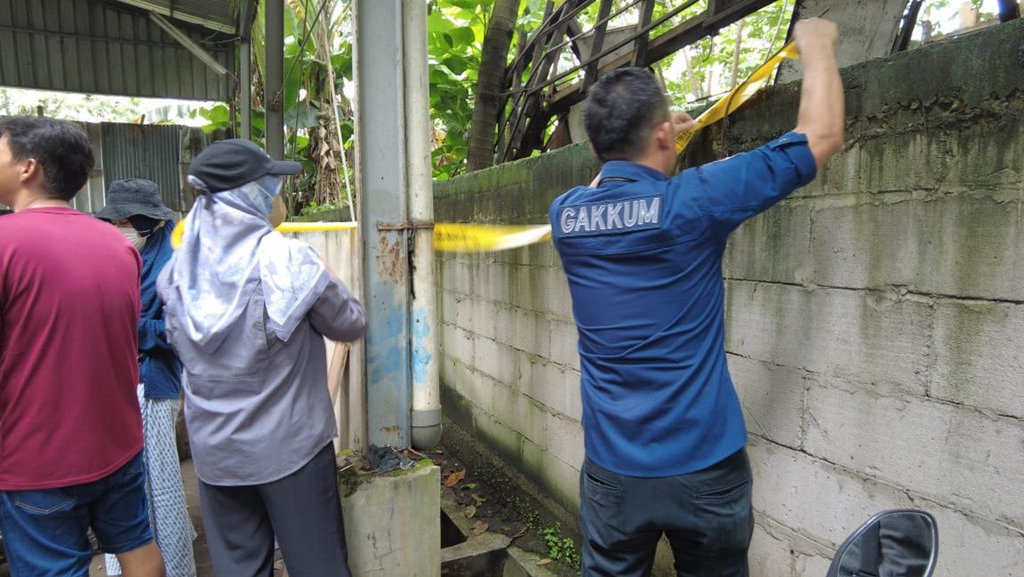 DLH Bogor Segel Perusahaan yang Diduga Cemari Lingkungan DLH Bogor Segel Perusahaan yang Diduga Cemari Lingkungan