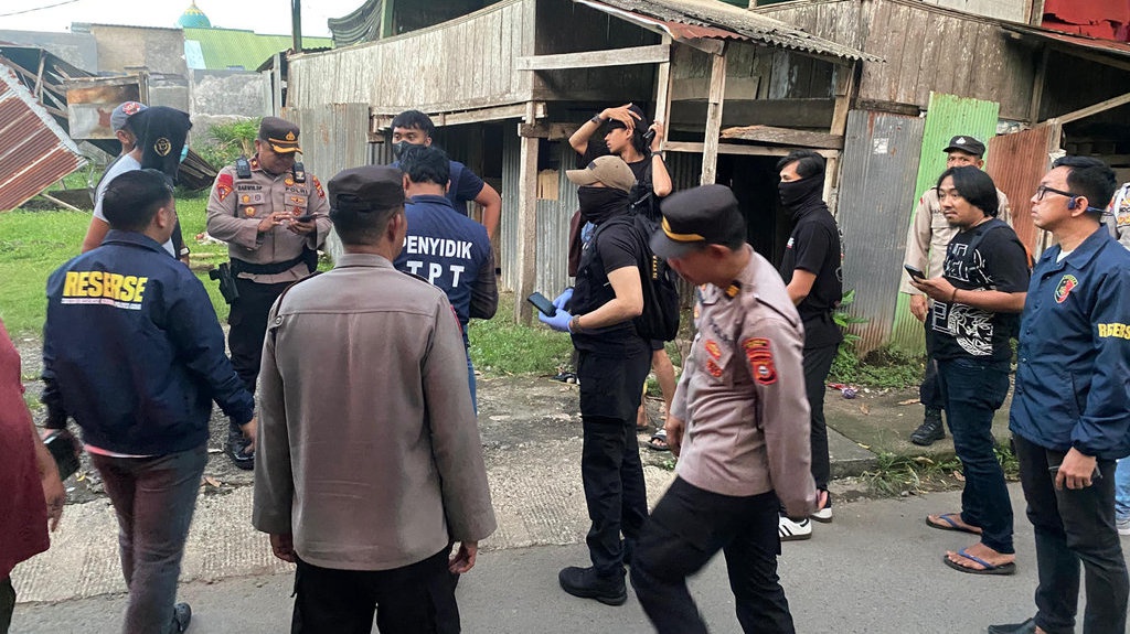 Pengakuan Ibu Terduga Teroris yang Ditangkap Densus 88 di Gowa Pengakuan Ibu Terduga Teroris yang Ditangkap Densus 88 di Gowa