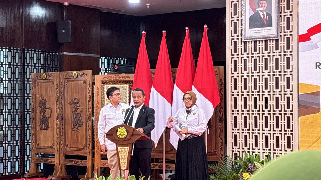 Bahlil Targetkkan 76% Pembangkit Listrik RI Akan Gunakan EBT Bahlil Targetkkan 76% Pembangkit Listrik RI Akan Gunakan EBT