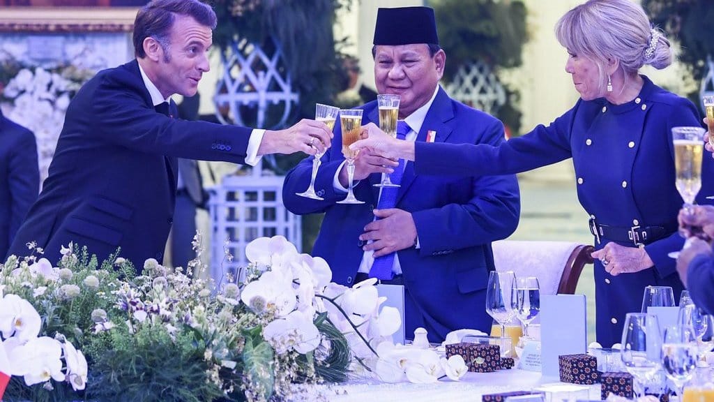 Prabowo Gelar Gala Dinner, Undang Presiden Macron & Istrinya