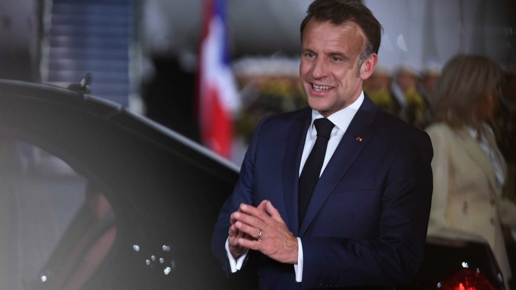 Penyebab Prancis Kolaps, PM Lengser, & Update Situasi Terkini