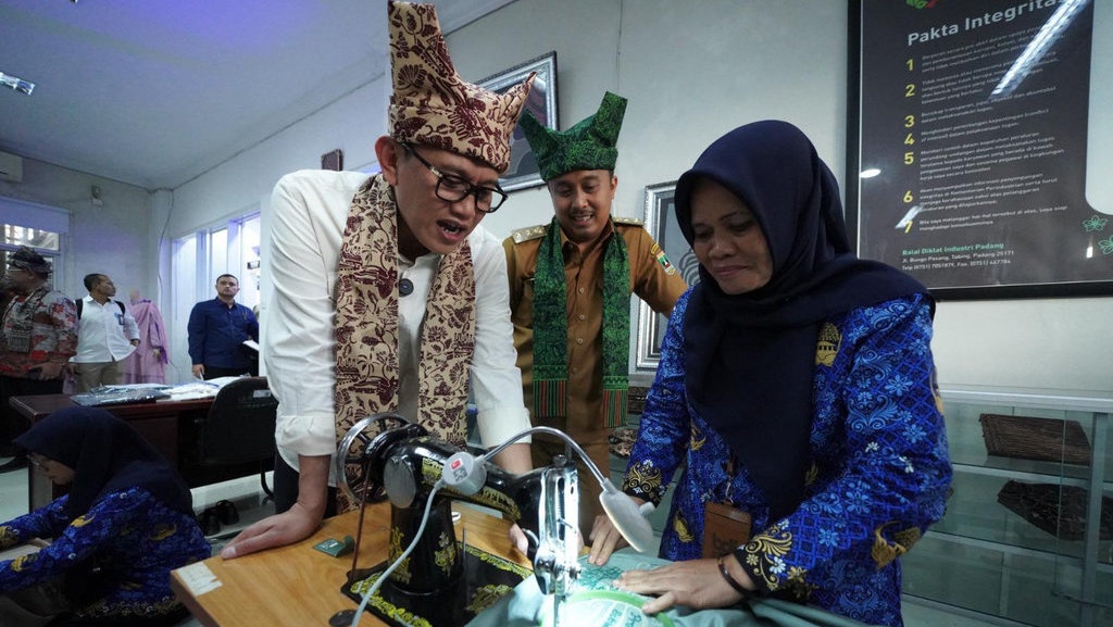 Menteri P2MI Tinjau Kesiapan Siswa Vokasi Politeknik ATI Padang Menteri P2MI Tinjau Kesiapan Siswa Vokasi Politeknik ATI Padang