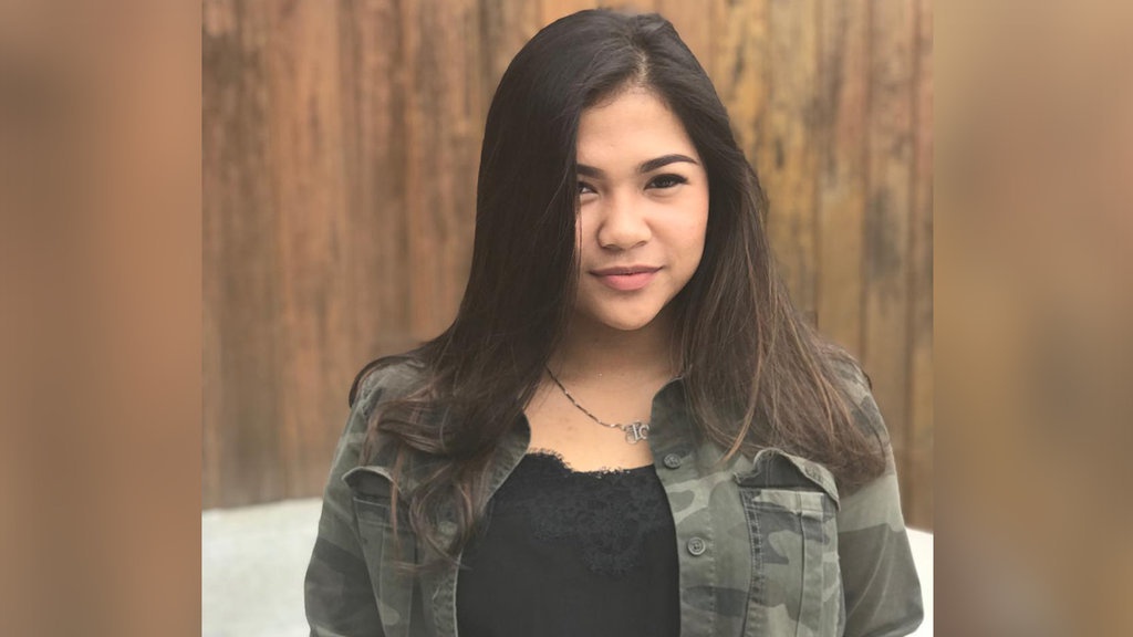 Profil Liana Saputri Anak Haji Isam & Kabar Koleksi BMW Langka Profil Liana Saputri Anak Haji Isam & Kabar Koleksi BMW Langka