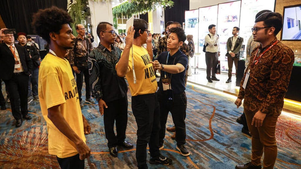 Polisi Tangkap 4 Aktivis Greenpeace saat Protes Hilirisasi Nikel